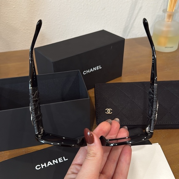 Chanel sunglasses - Picture 4 of 7